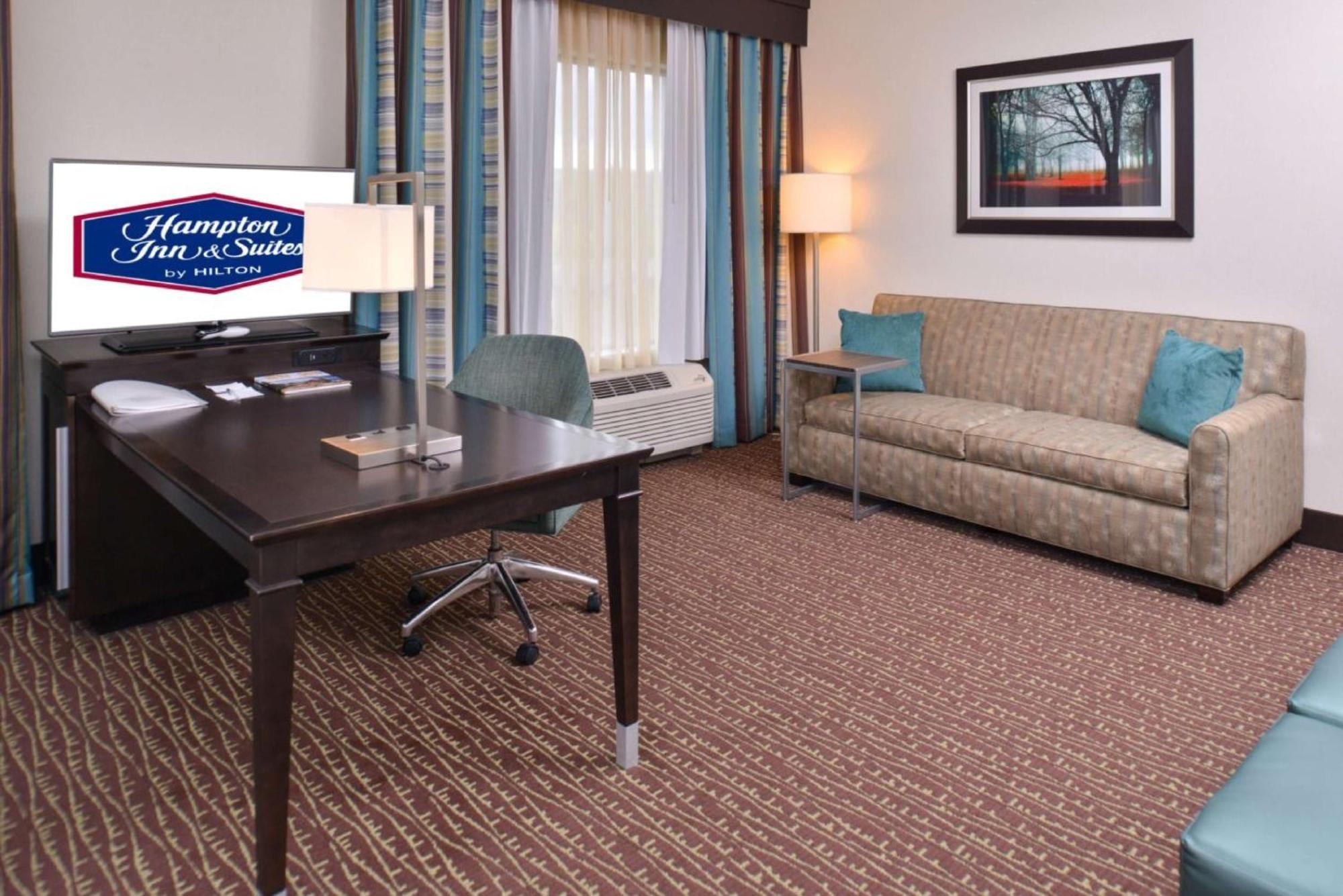 Hampton & Hotel